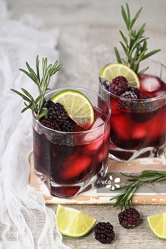 桌子上饮料的特写图片素材