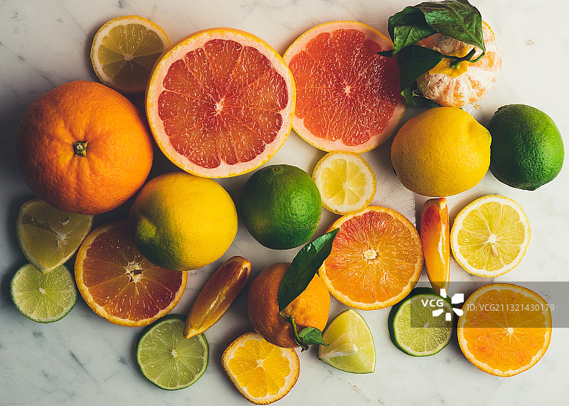 桌子上的水果和蔬菜俯视图图片素材