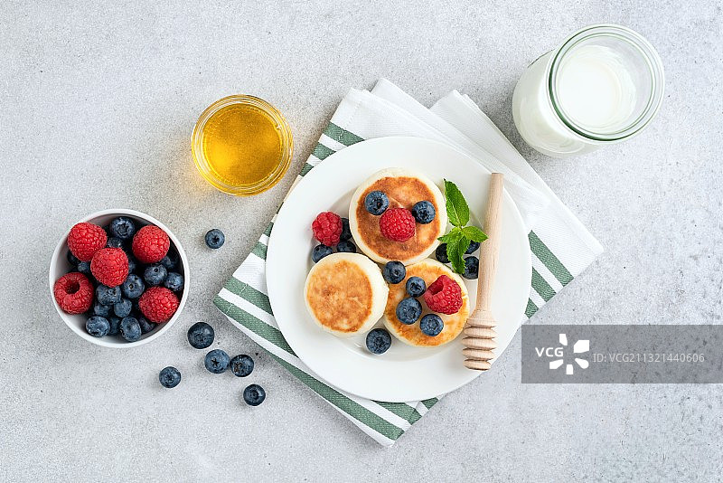 俄罗斯，桌子上供应的早餐俯视图图片素材