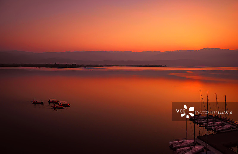 凉山彝族自治州西昌邛海日出霞光图片素材