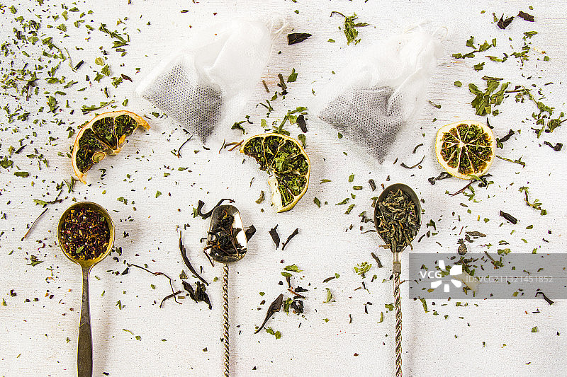 桌子上香料的俯视图图片素材