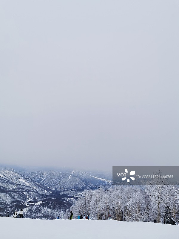 日本汤泽雪山风景图片素材