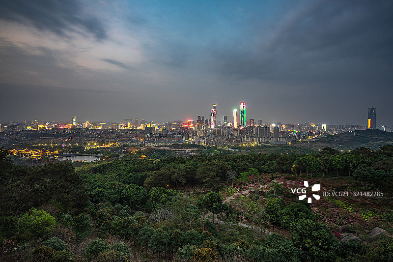 青秀山上看南宁夜景（广角）图片素材