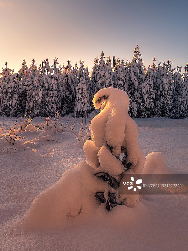 俄罗斯日落雪原风光图片素材