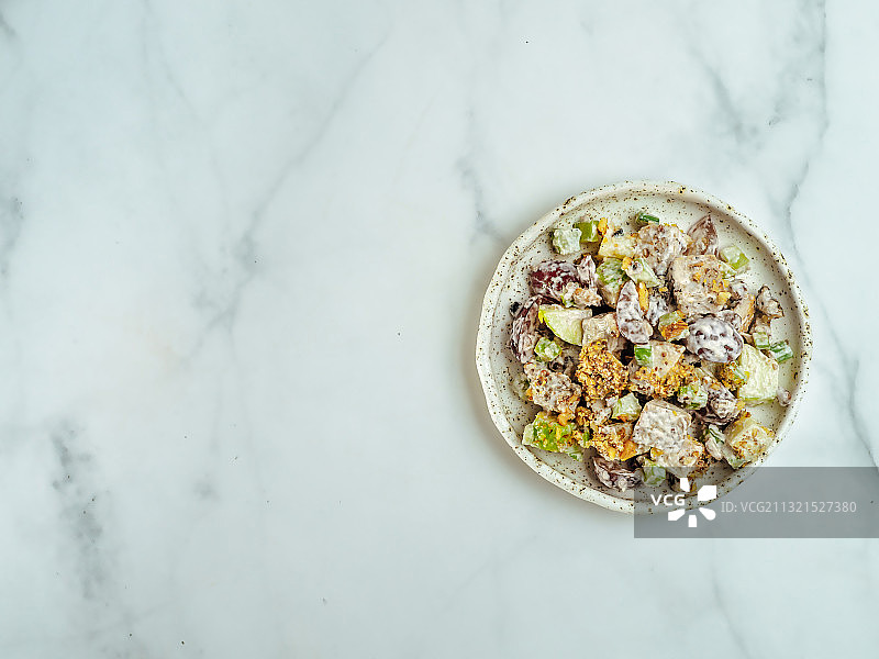大理石上的碗中早餐俯视图图片素材