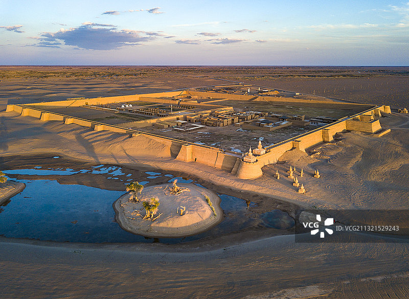 内蒙古额济纳黑城古城航拍图片素材