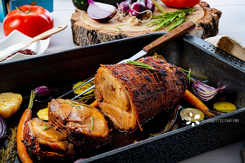 托盘里的肉图片素材