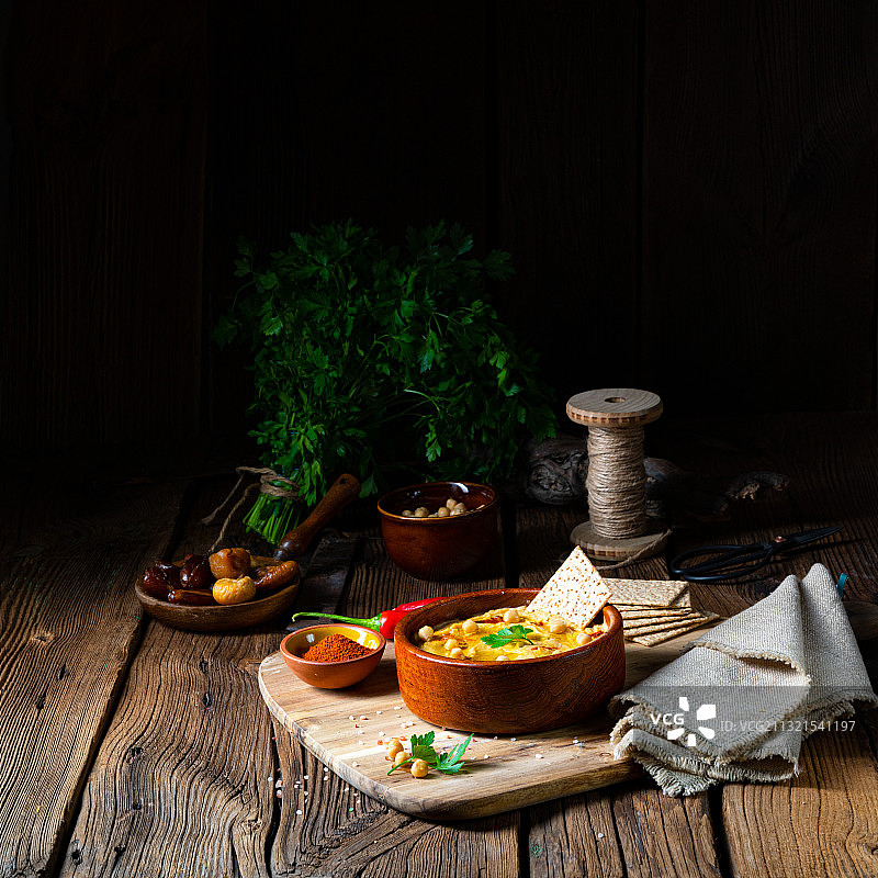 高角度的食物在桌子上图片素材