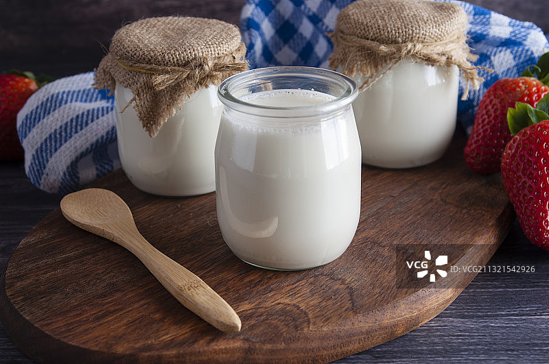 马德里餐桌上的牛奶特写图片素材