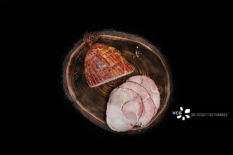 黑色背景上食物的俯视图图片素材