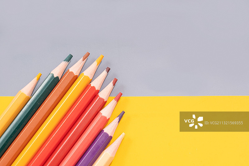 明亮阳光的背景教育育儿彩色铅笔图片素材