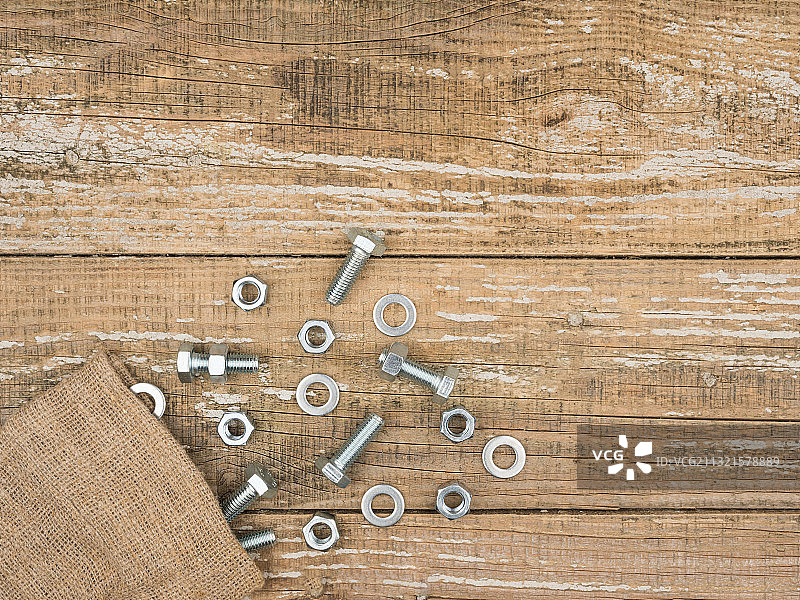 桌上各种物品的俯视视角图片素材