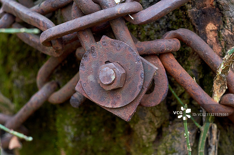 生锈的金属上生锈的链条特写图片素材
