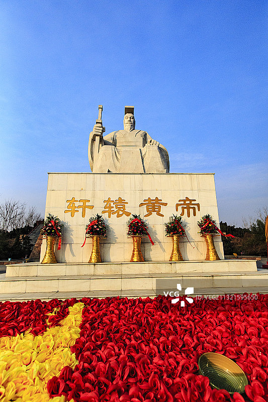 河南新郑黄帝故里轩辕黄帝塑像图片素材