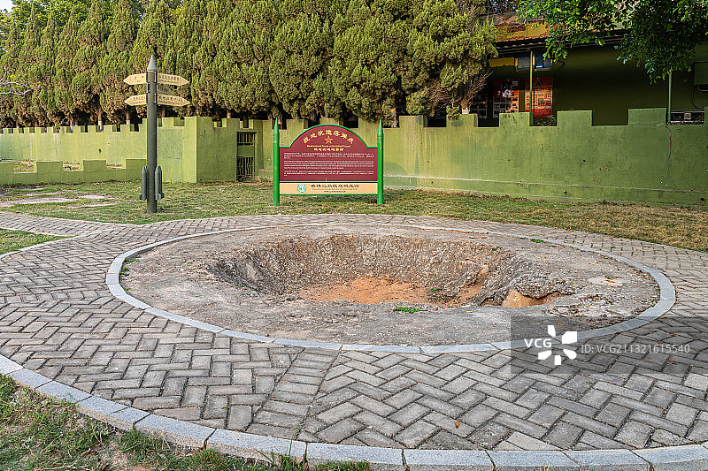 福建省厦门市翔安区大嶝岛英雄三岛战地观光园战地坑道落弹点图片素材