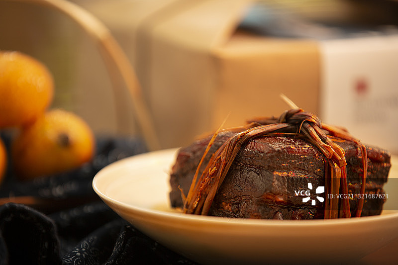 中华美食草扎肉和枇杷静物图片素材