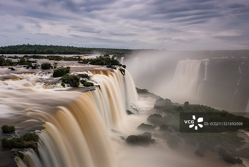 伊瓜苏，瀑布与洪流图片素材