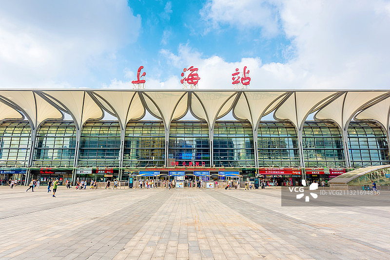 中国上海火车站站前广场图片素材
