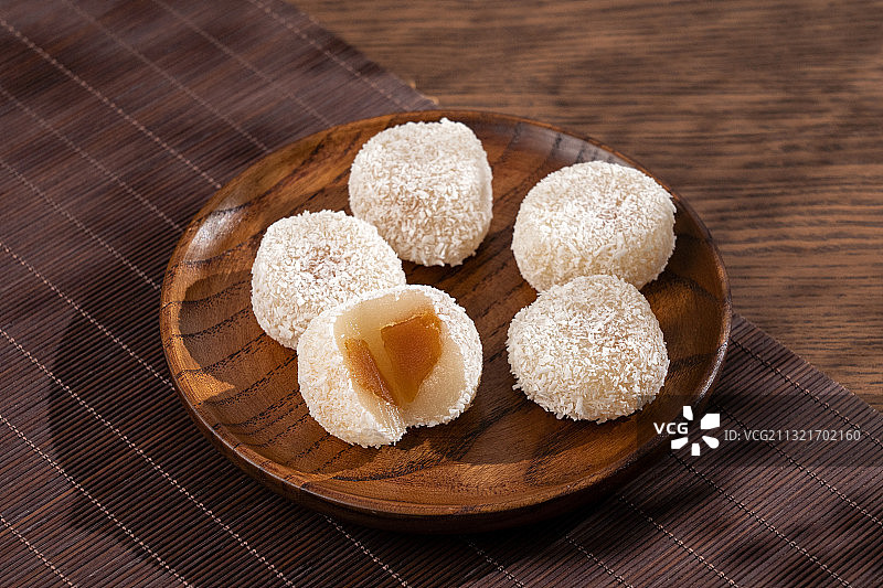 中华美食北京经典糕点小吃点心糯米团子艾窝窝图片素材