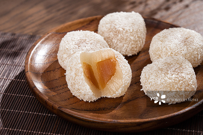 中华美食北京经典糕点小吃点心糯米团子艾窝窝图片素材