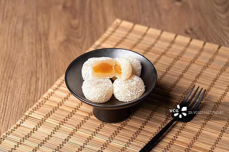 中华美食北京经典糕点小吃点心糯米团子艾窝窝图片素材