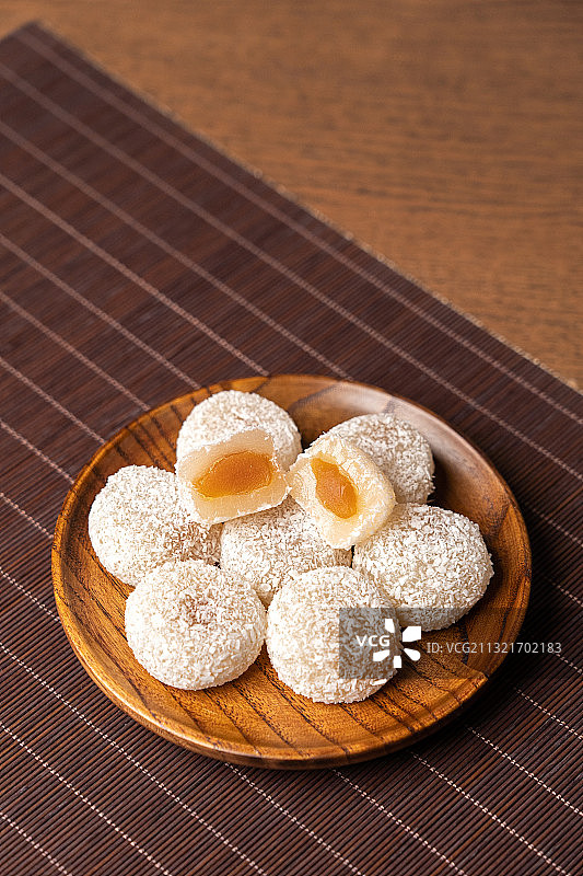 中华美食北京经典糕点小吃点心糯米团子艾窝窝图片素材