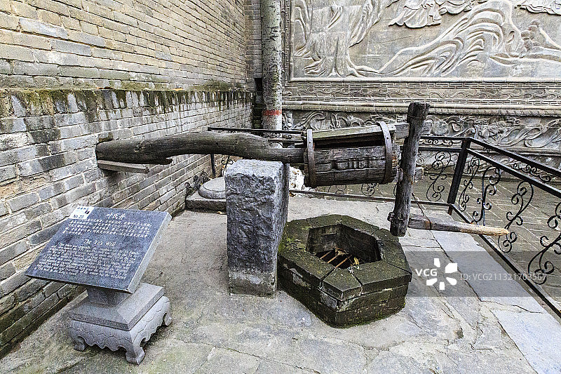 河南巩义康百万庄园主宅区叶氏井图片素材