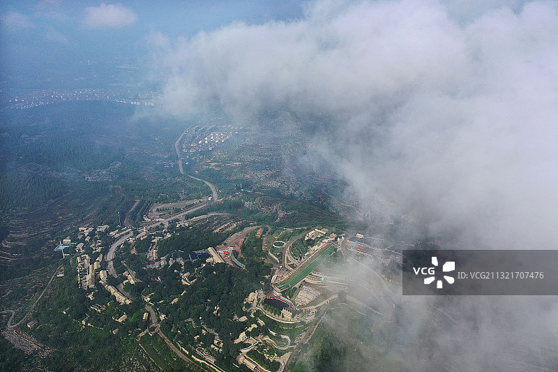 山东枣庄山亭区翼云山云海景观图片素材