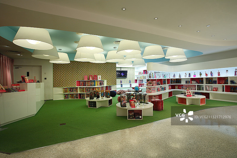 芭比娃娃玩具商店图片素材