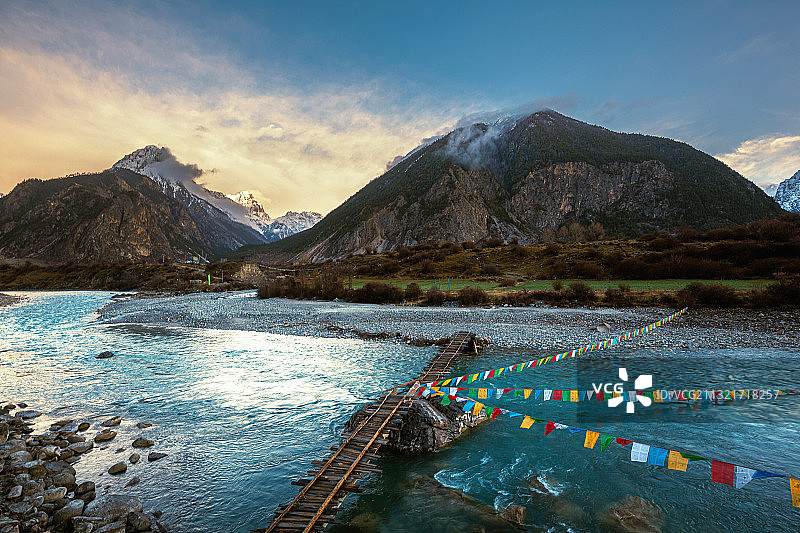 西藏林芝春季风光图片图片素材