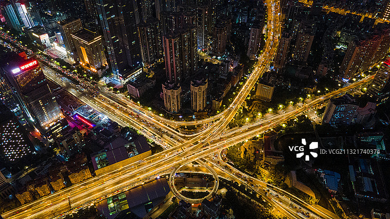 广州繁忙城市道路立交桥夜景图片素材