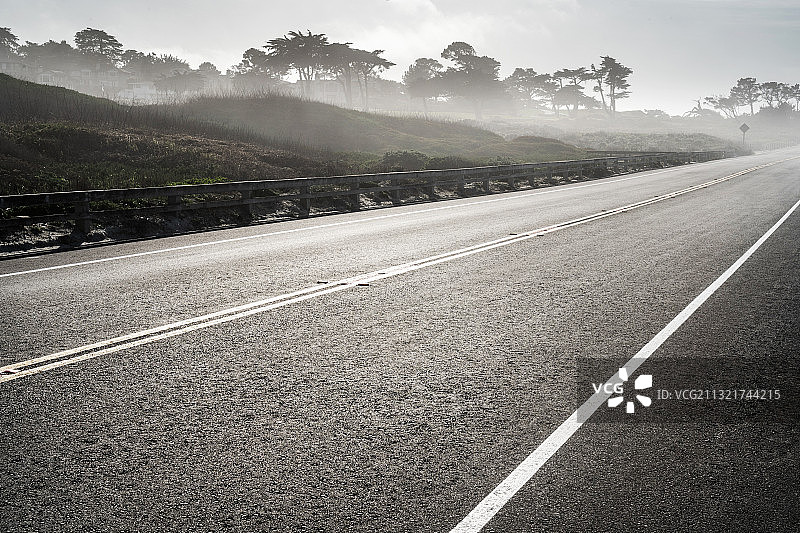 动感模糊前进的道路图片素材