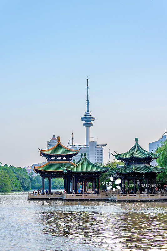 中国江苏南通濠河风景区五亭邀月风光图片素材