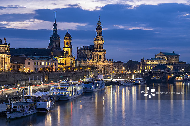 德国德累斯顿，海滨照明建筑景观图片素材