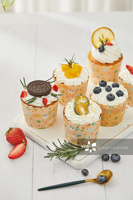 纸杯蛋糕裱花蛋糕下午茶图片素材