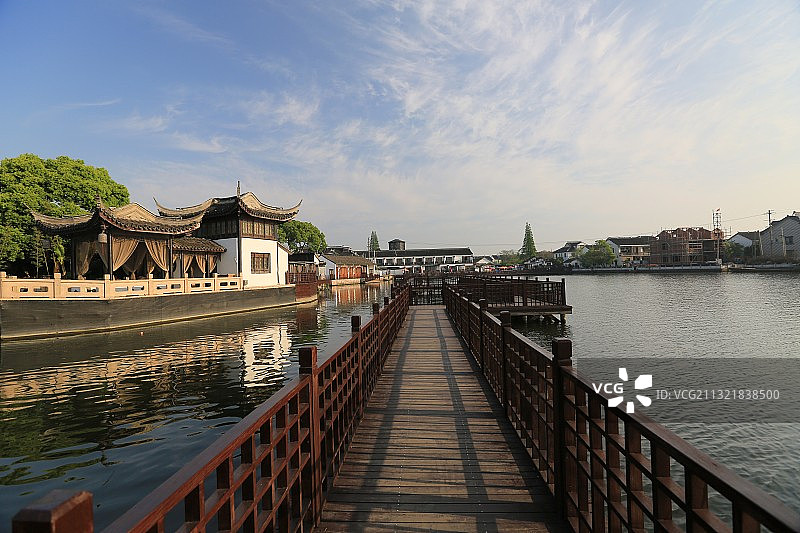 江苏苏州昆山水乡周庄南湖秋月园图片素材