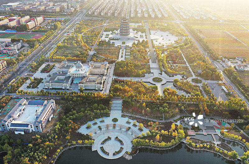 山东枣庄山亭区紫云湖公园晨曦图片素材