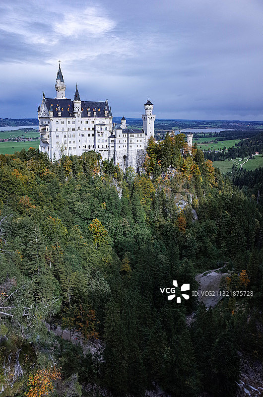 风雨欲来，天鹅堡图片素材