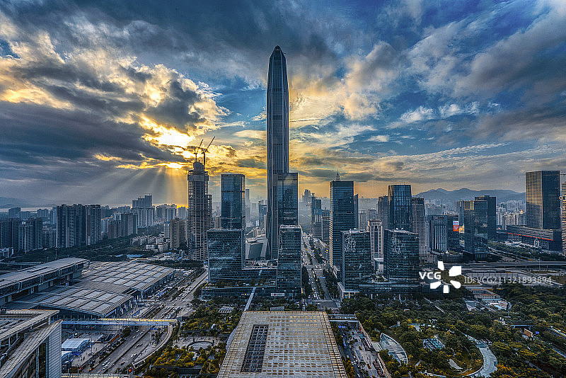 风起云涌的广东深圳福田商务区图片素材