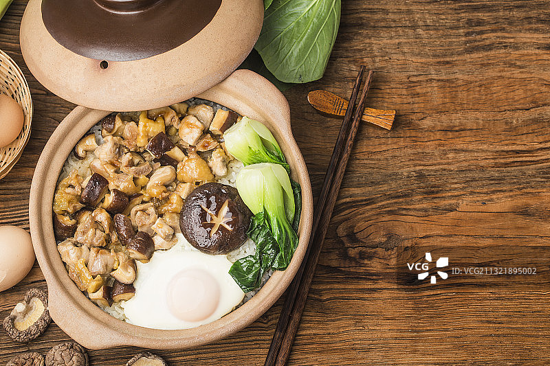 香菇滑鸡啊煲仔饭图片素材