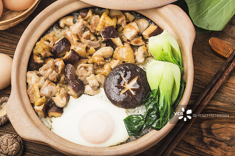 香菇滑鸡啊煲仔饭图片素材