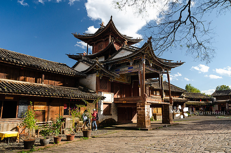 云南大理剑川县沙溪古镇寺登街古戏台图片素材