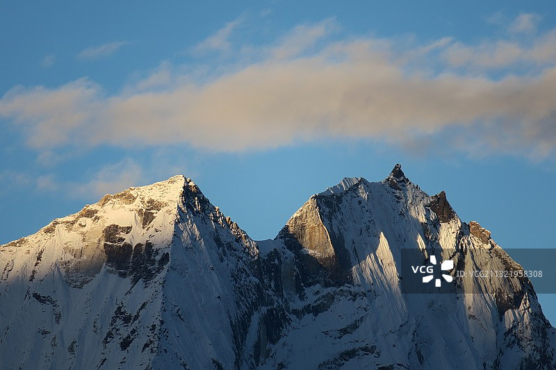 雪山全景，背景是天空，昆布冰川，库姆琼，尼泊尔图片素材