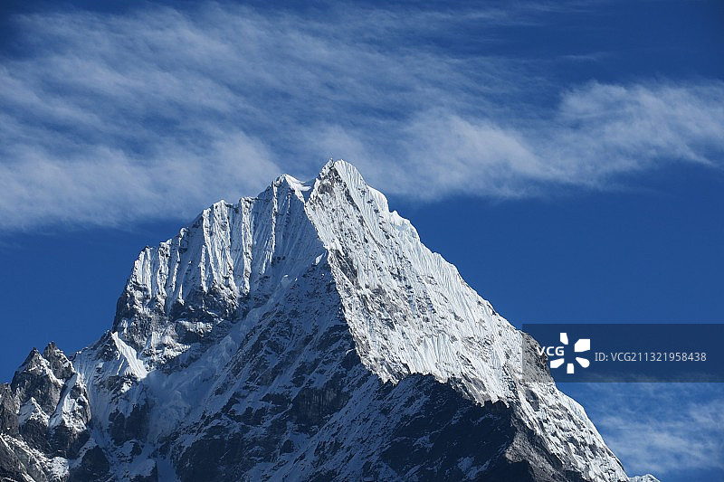 低角度拍摄的雪山，尼泊尔图片素材