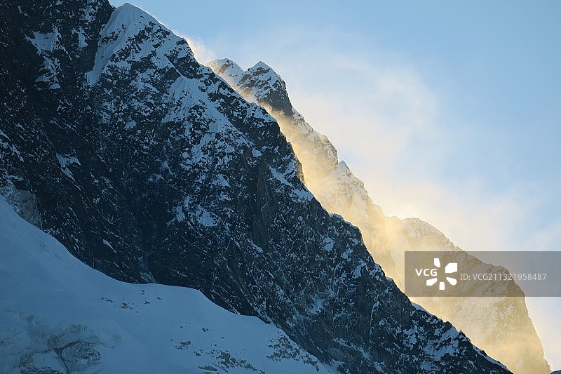 雪山风光，阿玛达布拉姆峰，库姆琼，尼泊尔图片素材