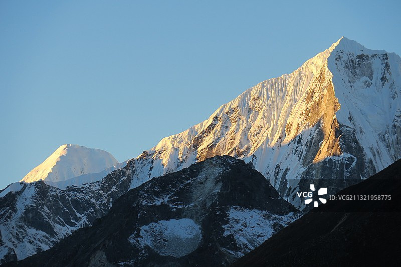 尼泊尔昆布冰川雪山风光图片素材