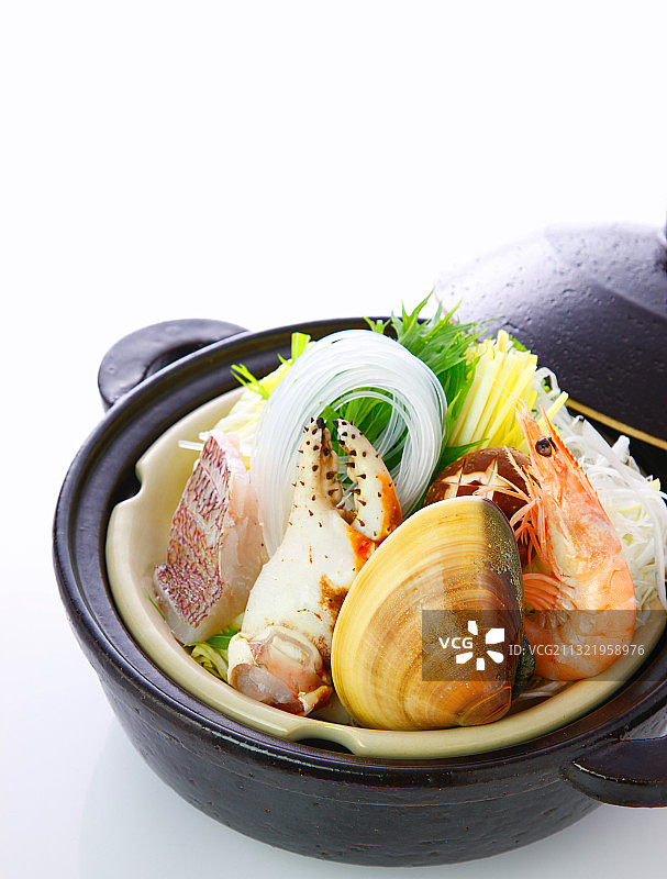白色背景的碗中海鲜特写图片素材