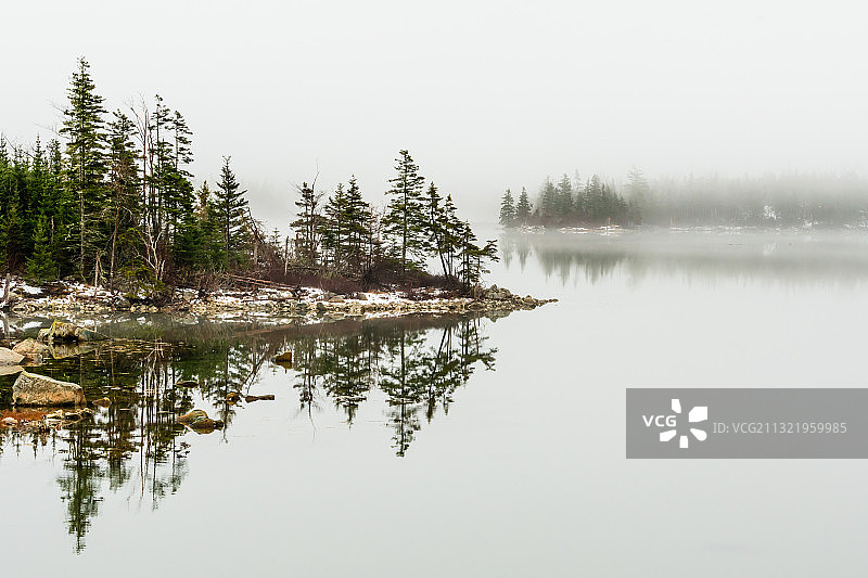 加拿大新斯科舍省哈利法克斯的湖泊风光图片素材