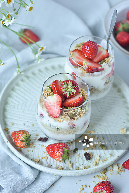 草莓酸奶杯图片素材