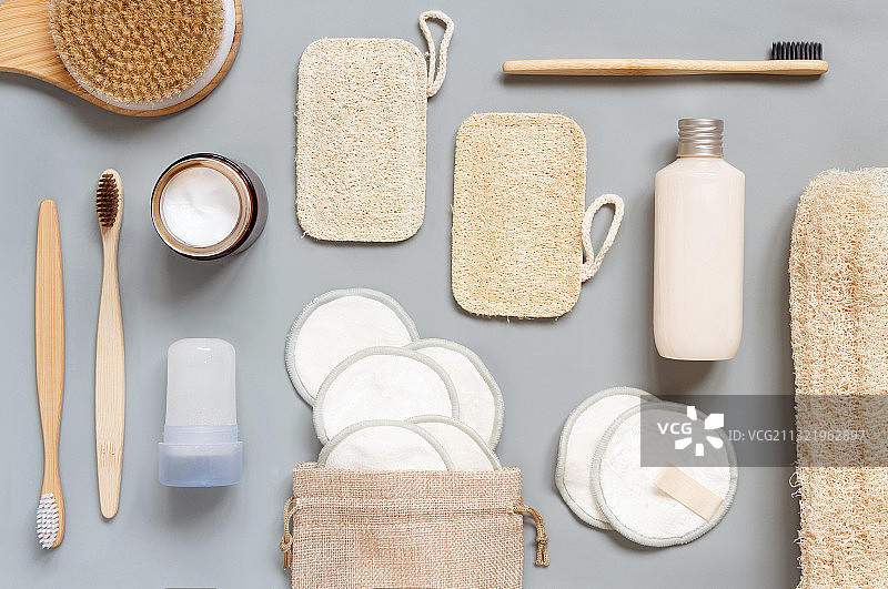 桌子上各种物品的俯视图图片素材